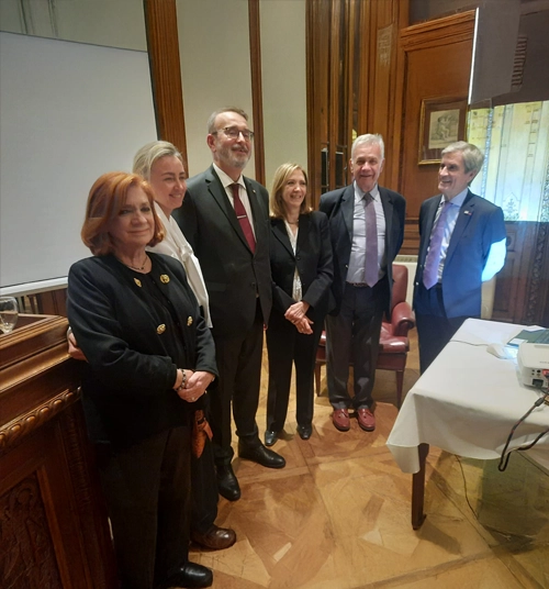 recepción a embajador de Ucrania en Club Francés