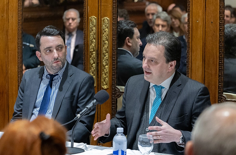Charla sobre la Defensa del Estado Argentino en el Club Francés