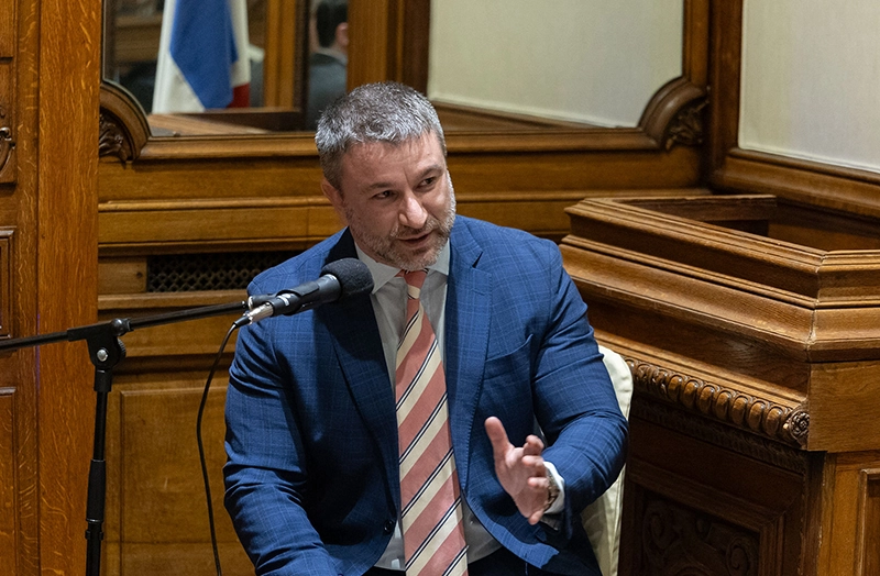 Charla sobre la Defensa del Estado Argentino en el Club Francés