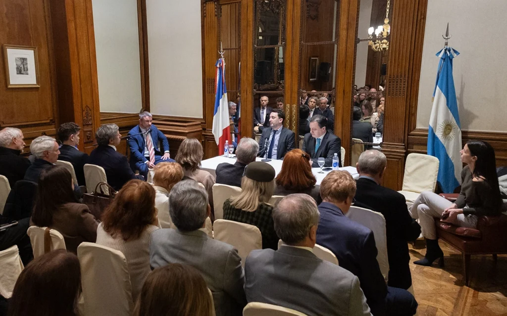 Charla sovre la defensa del Estado argentino en el caso YPF