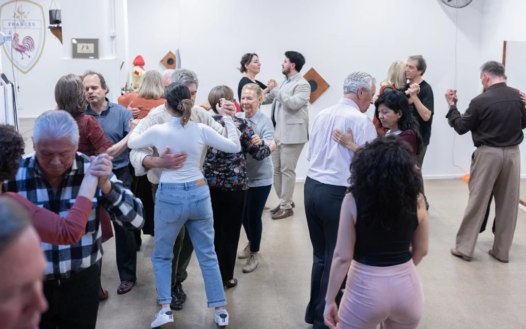 Clase abierta de tango con la maestra María Olivera en el Club Francés