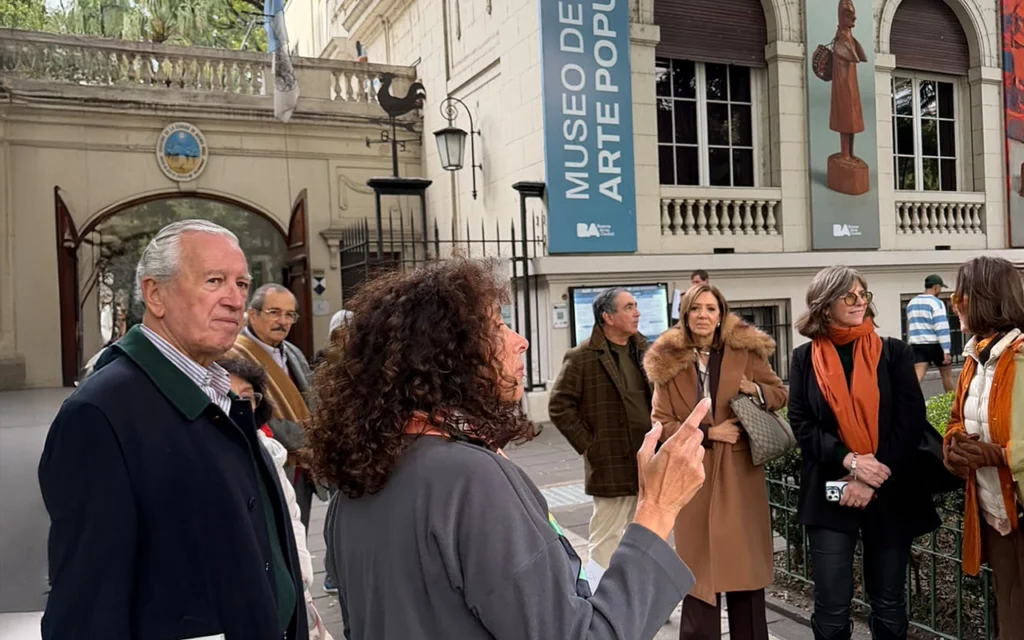 visita al Museo de Arte Poular Club Francés
