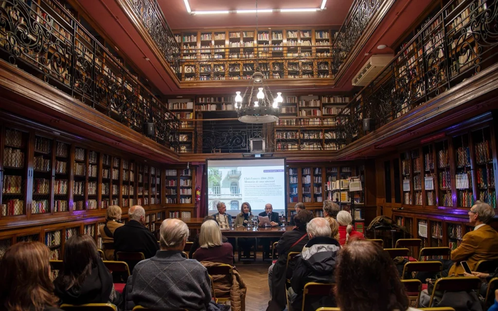 Presentación del libro del Club Francés en la Alianza